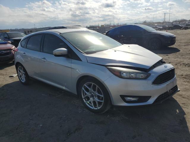 1FADP3K25FL220051 - 2015 FORD FOCUS SE SILVER photo 4