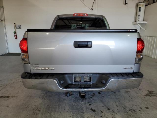 5TFDV54188X079021 - 2008 TOYOTA TUNDRA CREWMAX SILVER photo 6