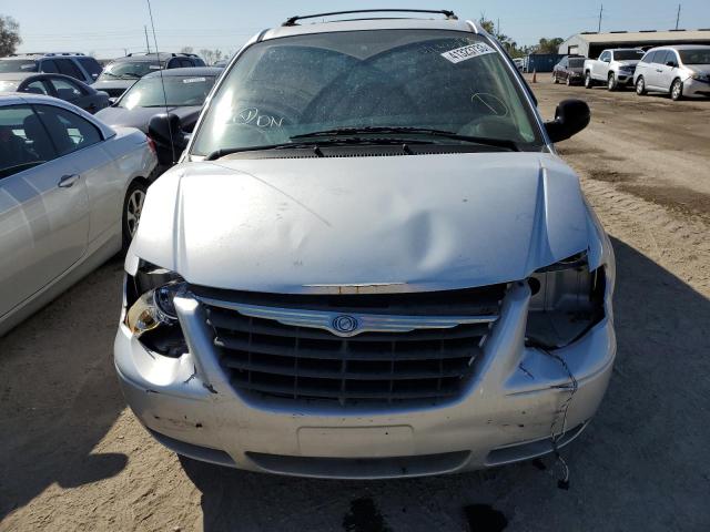 2A4GP54L47R281595 - 2007 CHRYSLER TOWN & COU TOURING SILVER photo 5