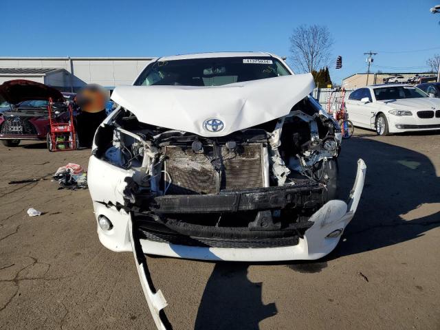 5TDXK3DC0FS683726 - 2015 TOYOTA SIENNA SPORT WHITE photo 5