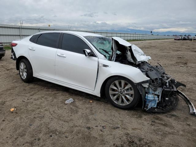 5XXGT4L38JG236513 - 2018 KIA OPTIMA LX WHITE photo 4