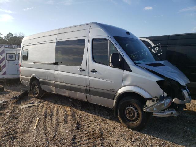 WD3PE8CC1A5458164 - 2010 MERCEDES-BENZ SPRINTER 2500 WHITE photo 4