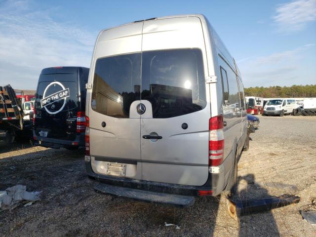 WD3PE8CC1A5458164 - 2010 MERCEDES-BENZ SPRINTER 2500 WHITE photo 6