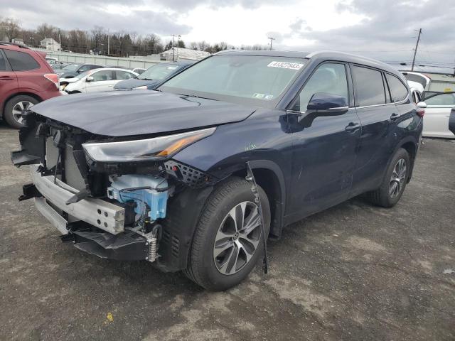 5TDHZRBH0NS582993 - 2022 TOYOTA HIGHLANDER XLE BLUE photo 1