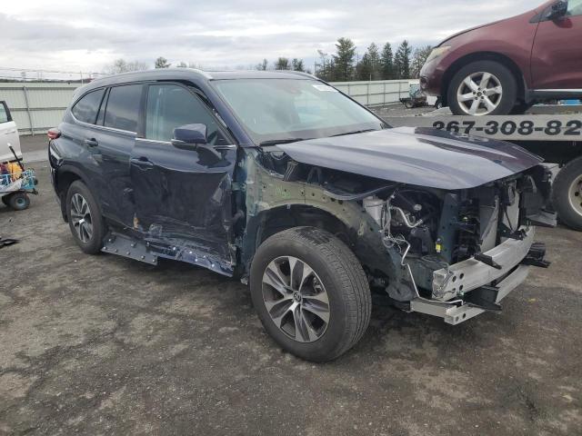 5TDHZRBH0NS582993 - 2022 TOYOTA HIGHLANDER XLE BLUE photo 4