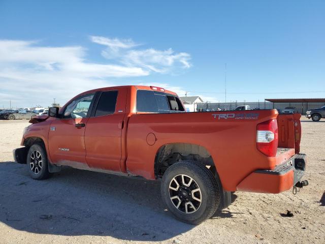 5TFUY5F18JX713521 - 2018 TOYOTA TUNDRA DOUBLE CAB SR/SR5 ORANGE photo 2