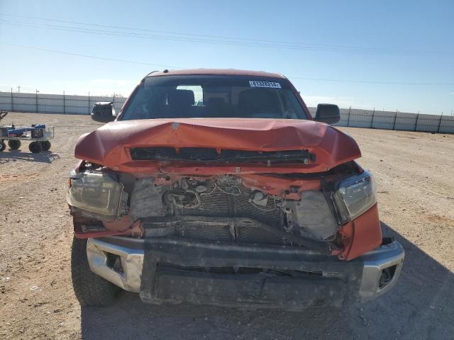 5TFUY5F18JX713521 - 2018 TOYOTA TUNDRA DOUBLE CAB SR/SR5 ORANGE photo 5