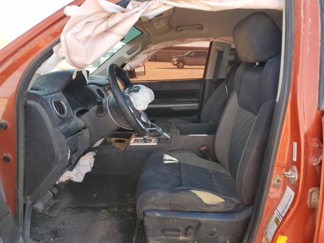 5TFUY5F18JX713521 - 2018 TOYOTA TUNDRA DOUBLE CAB SR/SR5 ORANGE photo 7
