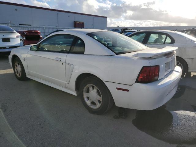 1FAFP404X1F256943 - 2001 FORD MUSTANG WHITE photo 2