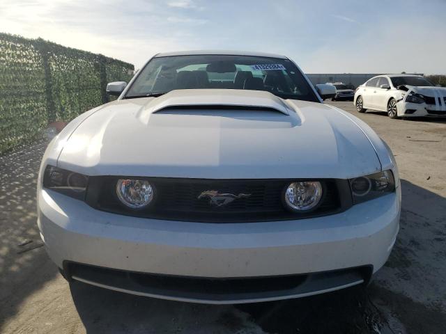 1ZVBP8CF0B5114408 - 2011 FORD MUSTANG GT WHITE photo 5