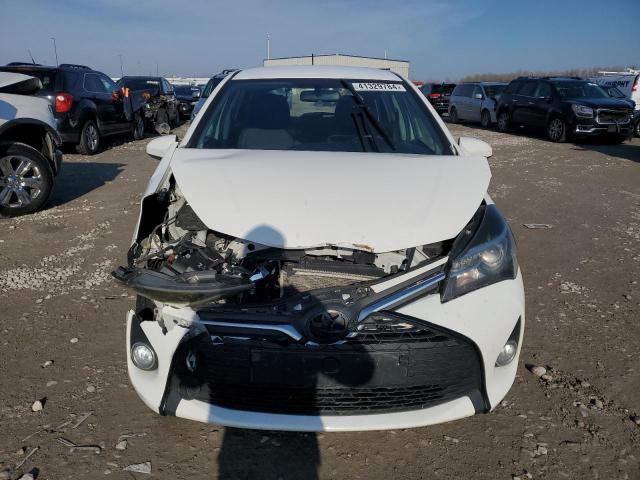 VNKKTUD32FA016061 - 2015 TOYOTA YARIS WHITE photo 5