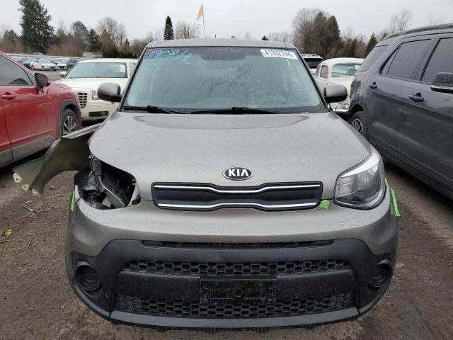 KNDJN2A23J7589989 - 2018 KIA SOUL GRAY photo 5