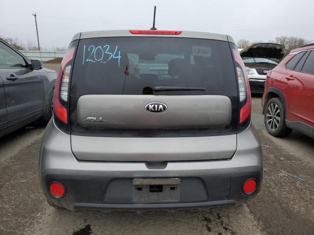 KNDJN2A23J7589989 - 2018 KIA SOUL GRAY photo 6