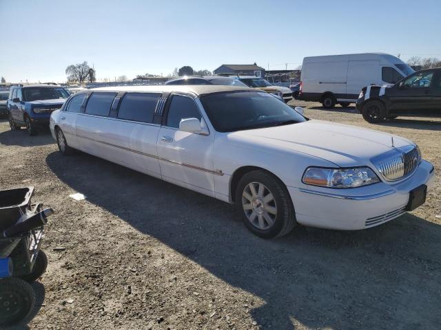 1L1FM81W34Y628395 - 2004 LINCOLN TOWN CAR EXECUTIVE Weiß Foto 4
