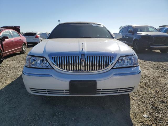 1L1FM81W34Y628395 - 2004 LINCOLN TOWN CAR EXECUTIVE Weiß Foto 5