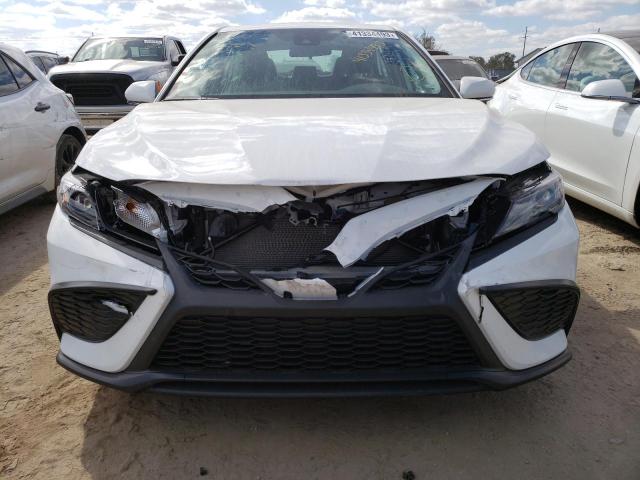 4T1G11AK3PU738293 - 2023 TOYOTA CAMRY SE NIGHT SHADE WHITE photo 5