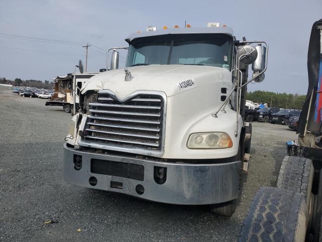 1M1AW07Y9FM046653 - 2015 MACK 600 CXU600 WHITE photo 2