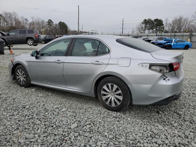 4T1B11HK5JU067698 - 2018 TOYOTA CAMRY L SILVER photo 2