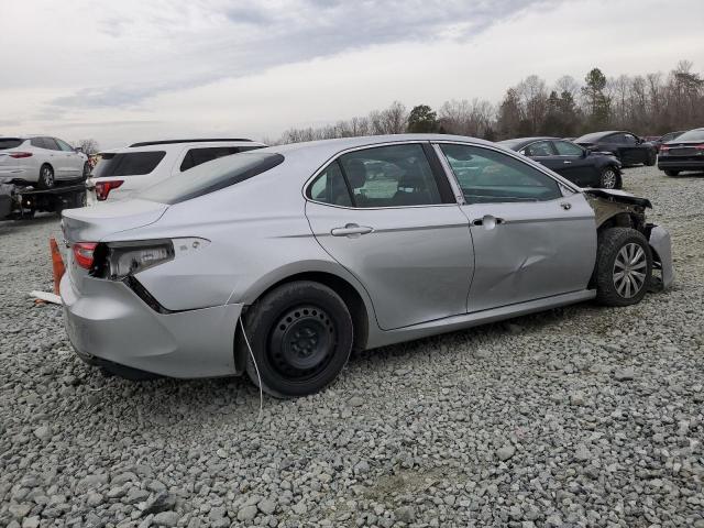 4T1B11HK5JU067698 - 2018 TOYOTA CAMRY L SILVER photo 3