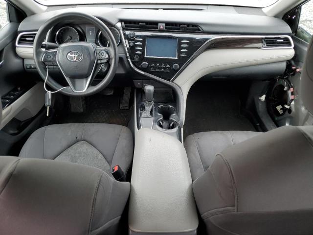 4T1B11HK5JU067698 - 2018 TOYOTA CAMRY L SILVER photo 8