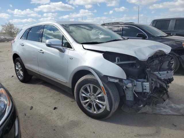 1GYKNDRS2LZ190917 - 2020 CADILLAC XT5 PREMIUM LUXURY SILVER photo 4