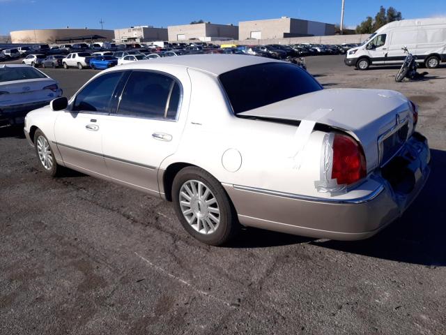 1LNHM82W63Y630369 - 2003 LINCOLN TOWN CAR SIGNATURE WHITE photo 2