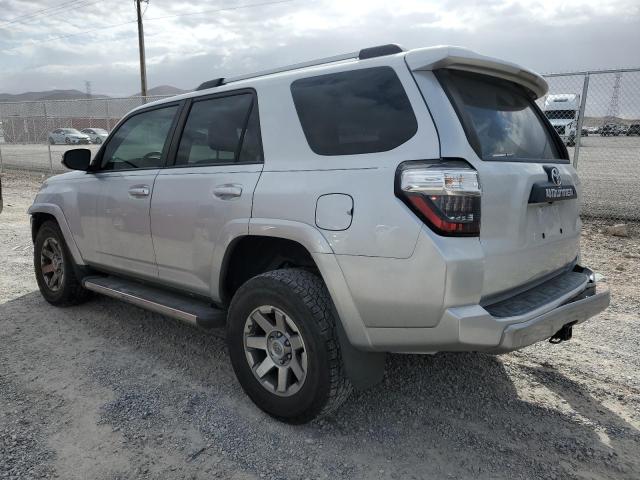 JTEBU5JR9G5338934 - 2016 TOYOTA 4RUNNER SR5/SR5 PREMIUM SILVER photo 2