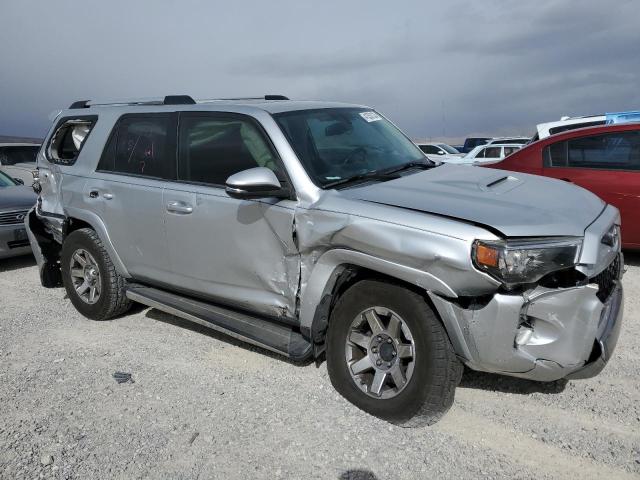 JTEBU5JR9G5338934 - 2016 TOYOTA 4RUNNER SR5/SR5 PREMIUM 银色 照片 4