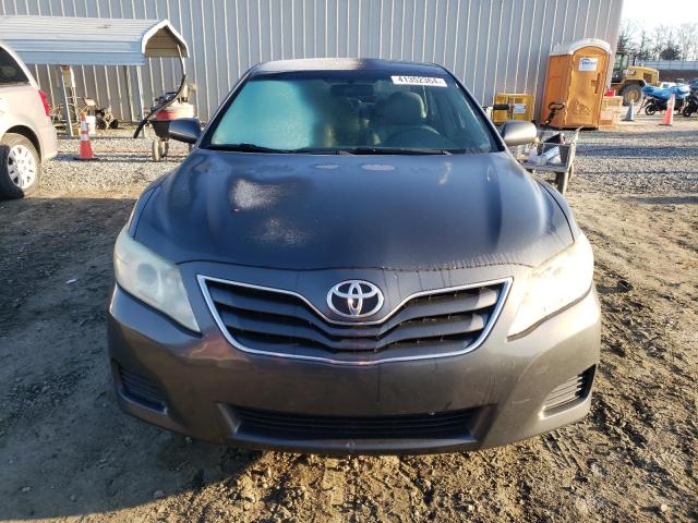 4T1BF3EK1BU167767 - 2011 TOYOTA CAMRY BASE GRAY photo 5