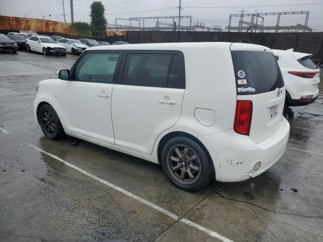 JTLKE50E291086586 - 2009 TOYOTA SCION XB WHITE photo 2