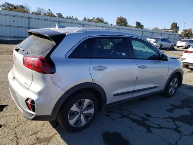 KNDCB3LC4L5398206 - 2020 KIA NIRO LX SILVER photo 3