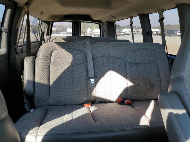 1GAHG39U751124394 - 2005 CHEVROLET EXPRESS G3 WHITE photo 10