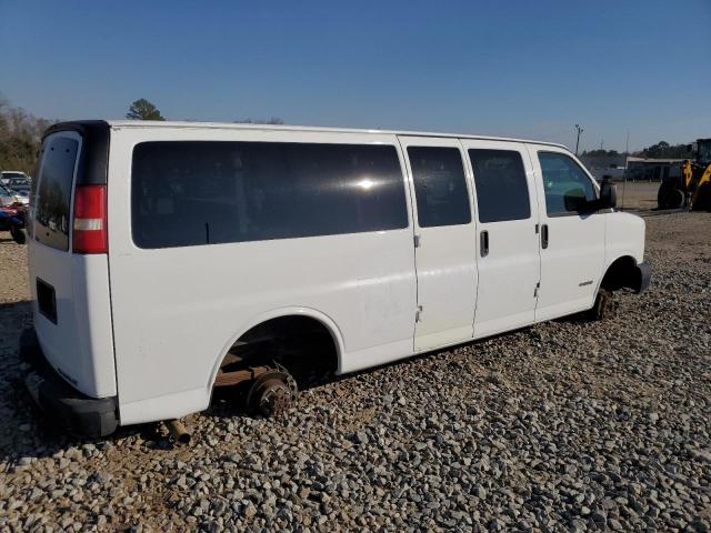 1GAHG39U751124394 - 2005 CHEVROLET EXPRESS G3 WHITE photo 3