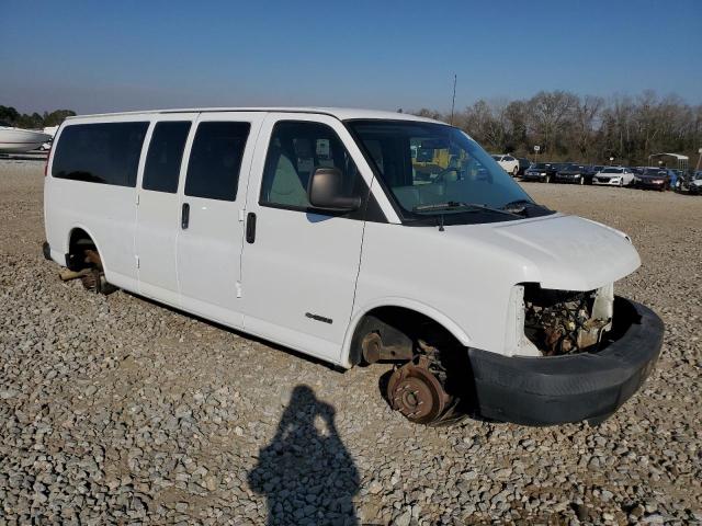 1GAHG39U751124394 - 2005 CHEVROLET EXPRESS G3 WHITE photo 4