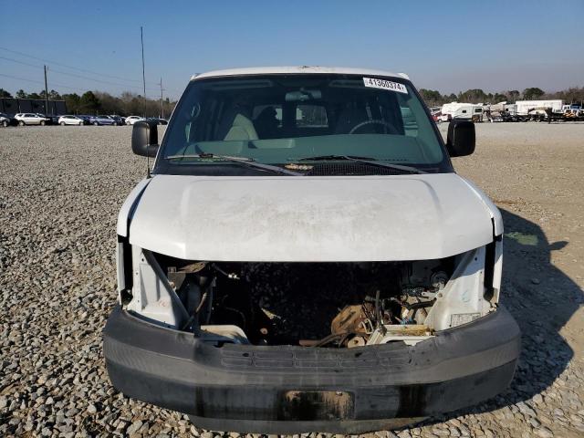 1GAHG39U751124394 - 2005 CHEVROLET EXPRESS G3 WHITE photo 5