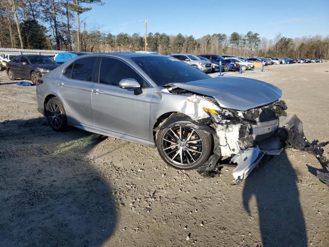 4T1G11AK3MU607649 - 2021 TOYOTA CAMRY SE SILVER photo 4