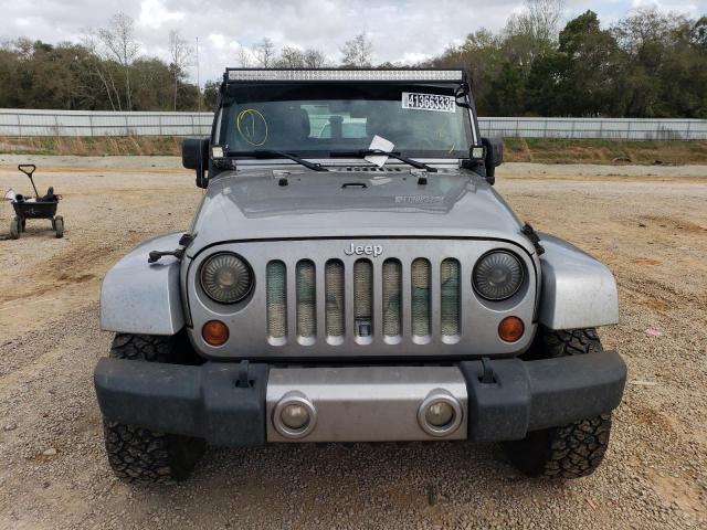 1C4BJWEG7DL609511 - 2013 JEEP WRANGLER U SAHARA SILVER photo 5