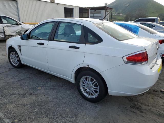 1FAHP35N78W148066 - 2008 FORD FOCUS SE WHITE photo 2