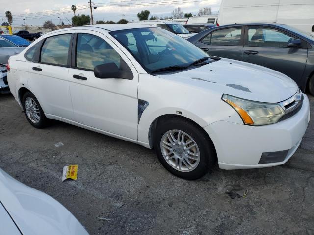 1FAHP35N78W148066 - 2008 FORD FOCUS SE WHITE photo 4