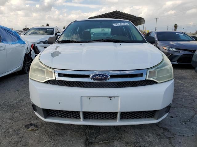 1FAHP35N78W148066 - 2008 FORD FOCUS SE WHITE photo 5