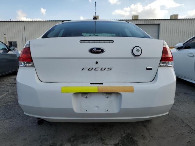 1FAHP35N78W148066 - 2008 FORD FOCUS SE WHITE photo 6