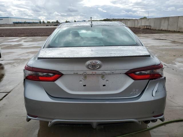 4T1G11BK9RU111308 - 2024 TOYOTA CAMRY SE NIGHT SHADE SILVER photo 6