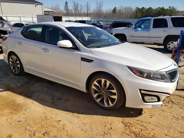 5XXGR4A75FG512285 - 2015 KIA OPTIMA SX WHITE photo 4