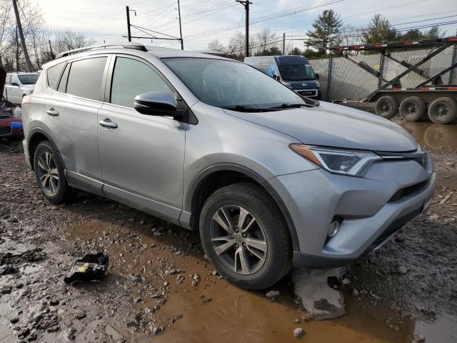 2T3RFREV4HW655316 - 2017 TOYOTA RAV4 XLE SILVER photo 4