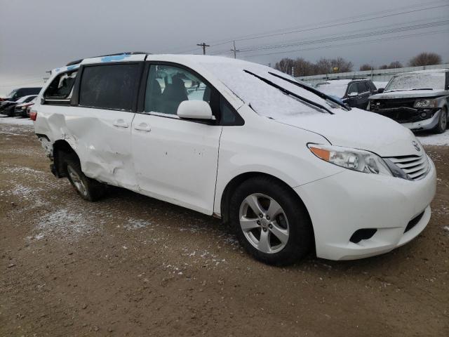 5TDKK3DC4GS744071 - 2016 TOYOTA SIENNA LE WHITE photo 4