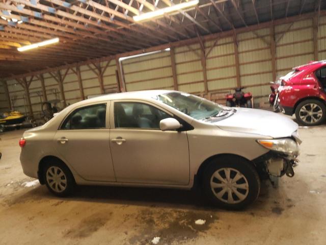 2T1BU4EE5CC885380 - 2012 TOYOTA COROLLA BASE SILVER photo 4