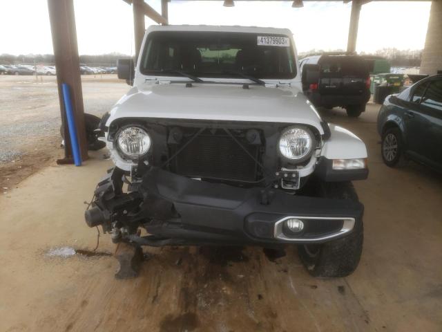 1C4HJXEG5JW236799 - 2018 JEEP WRANGLER SAHARA WHITE photo 5