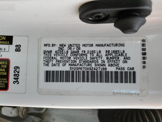 5Y2SP670X9Z427188 - 2009 PONTIAC VIBE WHITE photo 12