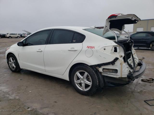 3KPFK4A79JE166307 - 2018 KIA FORTE LX WHITE photo 2