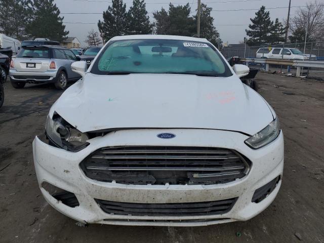 3FA6P0H71FR196374 - 2015 FORD FUSION SE WHITE photo 5